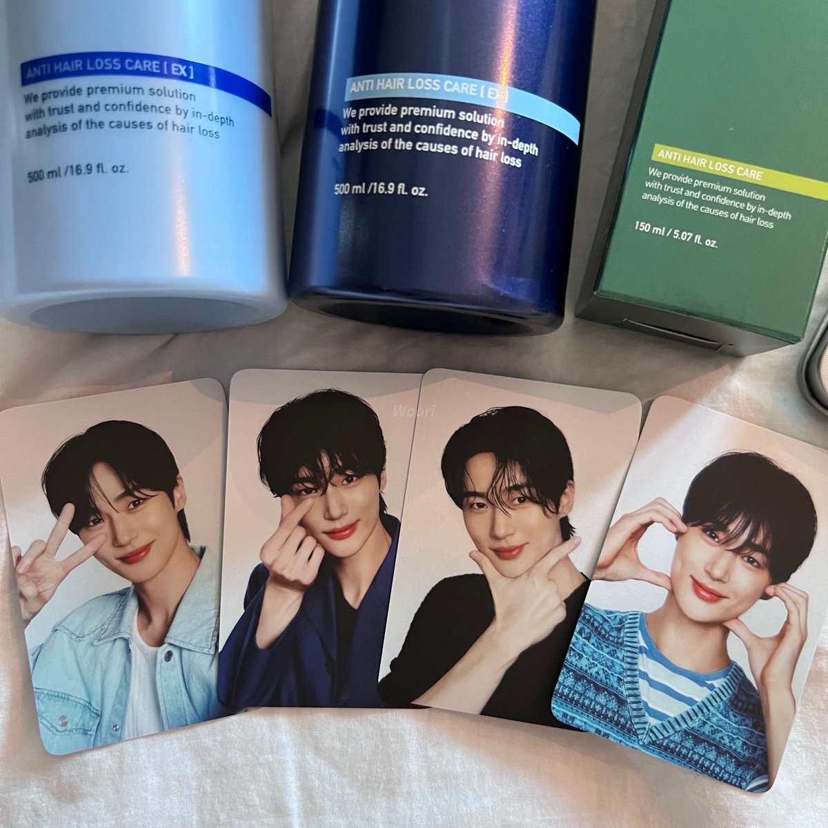hbwsday_1031's tweet photo. 약속 가기전에 이거보려고 일부러 집 들른 사람 어떤데요 .ᐟ 

우리 가족은 조케따 말안해도 샴푸사주는 딸(누나) 있어서 ◡̈
ㄴ절대 변우석 때문 아님。

@dashu_bws 포카랑 틴케이스👍🏻🤍 https://t.co/7HxL1cTd0g