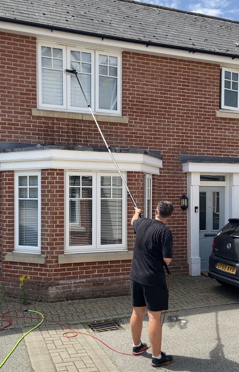 BaWindow's tweet image. Local Co. Born &amp;amp; Bred in #Colchester like generations before. Home is special. Here for the long haul. We care about every one of our customers. Best in #Essex voted by our customers #windowcleaner #guttercleaning #best #home #HomeImprovement