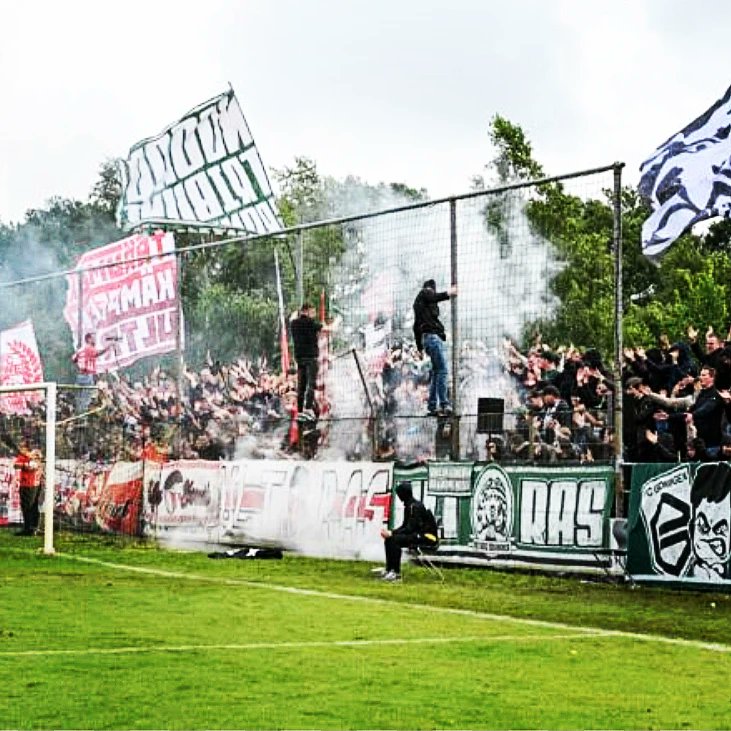 rckjnkr's tweet photo. @fcgroningen @ROTWEISSERFURT 
💚🤝❤️

#rotweißerfurt #fcgroningen #fcg #verbondendoorhistorie https://t.co/OjAHGZOw7c