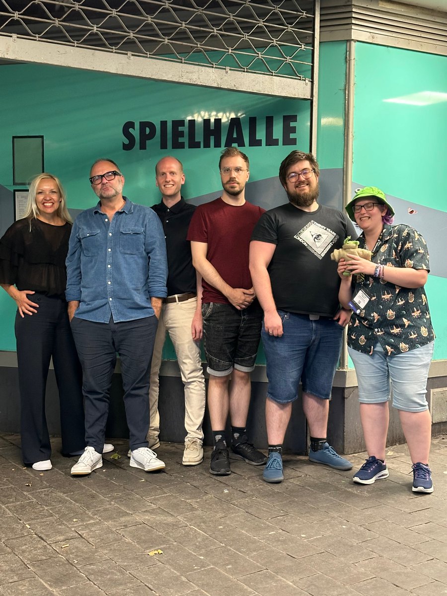 SUBOTRON tweet media