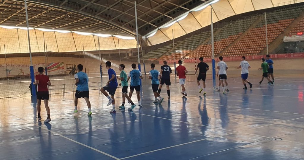 🚨 ¡Un nuevo equipo que se une a la acción! 

👦🏻 El GTS #NazarenoDosHermanasFS Juvenil comienza la pretemporada 

1️⃣ Primera sesión para los pupilos de <a href="/tybu8/">Jose Maria Palmero</a>

🔗 nazarenodoshermanasfs.es/2024/08/27/com…
