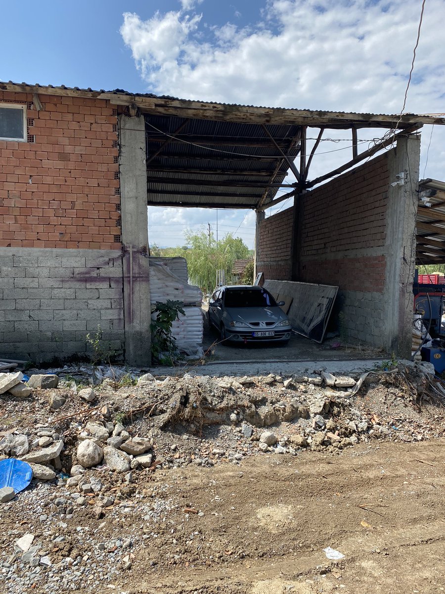 Merhabalar. Yapılan doğalgaz çalışması için teşekkürler çok sevindik. 🙏 Fakat doğalgaz hattı yapıldıktan sonra bizim evimize giriş ve çıkış yolu kapandı. Evimize giriş çıkış için yolumuzun düzeltilmesini talep ediyoruz yardımcı olursanız sevinirim.🤝 <a href="/vezirkoprubel/">Vezirköprü Belediyesi</a>