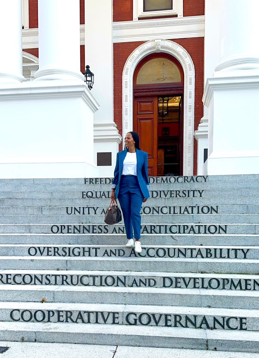 Matters of national importance 🤓 a great honor to meet the incoming Portfolio Committee members on Science Technology and Innovation at Parliment in Cape Town. Leading our Technology Innovation Agency (TIA) delegation.