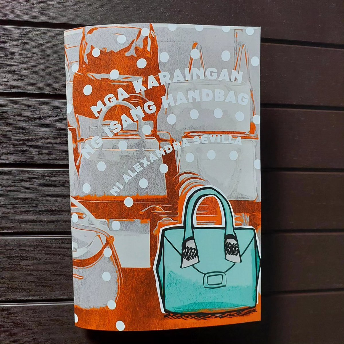 _yorestruly_'s tweet photo. Kilalanin si munting handbag sa Indieket!

👜28-page zany komiks tungkol sa pakikipagsapalaran ng isang handbag at ang panahon na sya'y naimpake sa isang storage facility.👜

Aug.31. Bayanihan Center 
Table C30 kasama si @chocnutsan
🤎🤎🤎 https://t.co/wYicKknvOX