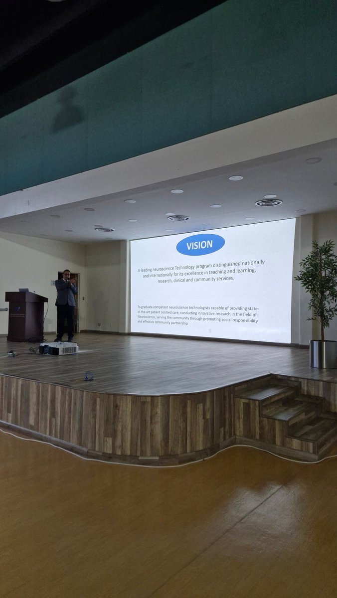 IAU_CAMSJ's tweet photo. بالجد والعزم نبدأ عام جديد مفعم بالاجتهاد والكفاح لطالبات السنة الثانية لبرنامج التهيئة الخاص بتقنية علم الاعصاب مع رئيس القسم الدكتور محمد سلامة
#العلوم_الطبية_التطبيقية_بالجبيل
#العالم_ينتظرك
#CAMSJ
#اخصائيات_المستقبل https://t.co/AfuUVGQCMI