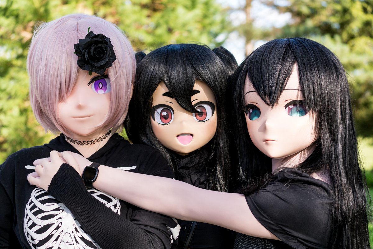 Me with the Cuties I pulled by being autistic

With: <a href="/Kigu_Eve/">Eve, Blossoming Kig</a> and <a href="/Kikigurumi/">🕷 Kiki 🕷</a> 
📷:<a href="/TPJerematic/">Stephen - TPJerematic</a>