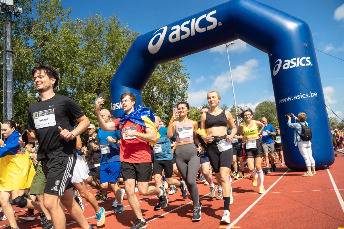 AusAmbNL's tweet photo. Privileged to run last weekend in the “Run for Ukraine”, supported by @UKRinNLD, alongside friends & partners, to honour the Ukrainians who gave their lives for 🇺🇦 independence, sovereignty & territorial integrity, which 🇦🇺 will support for as long as it takes. #runforukraine https://t.co/LMFqncDZC1