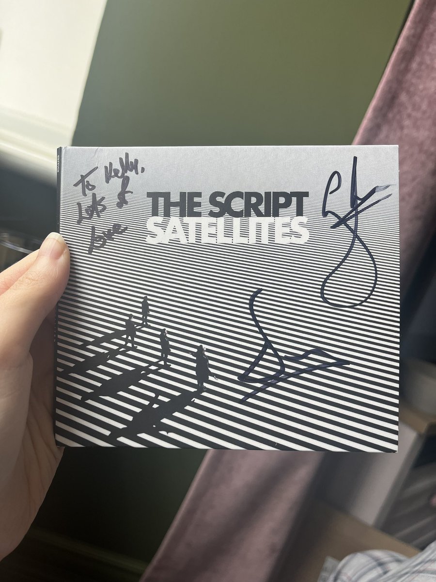kelly_anne__'s tweet image. I’m obsessed😍 @TheScript_Danny @thescript thank you @BanquetRecords 🖤 #ScriptSatellites x