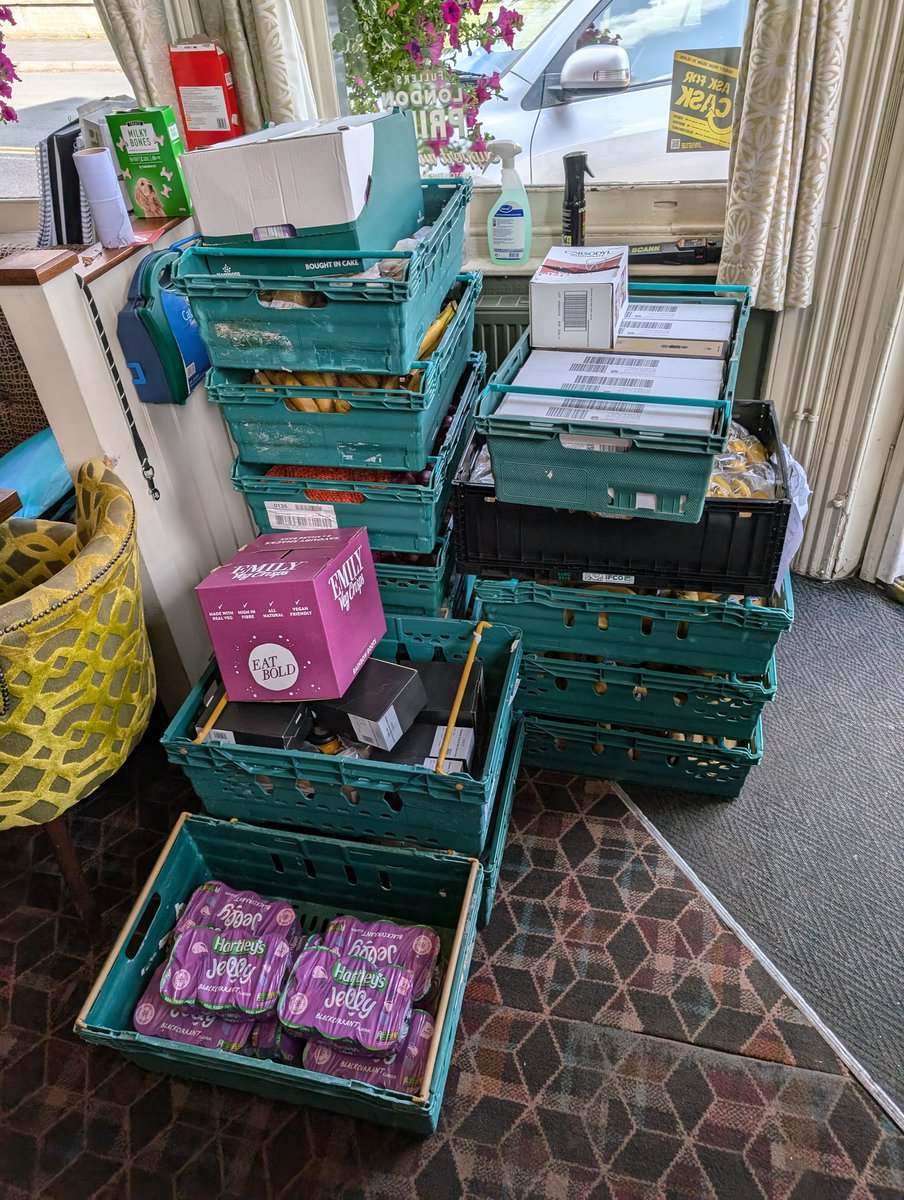 TheGardenHouse5's tweet image. Big donation to @stmartinsnfk thanks to all the #Students who make these donations possible the #quiznights enable this #KindnessMatters #KindnessAndCharity #MoreThanAQuiz #MoreThanAPub @pubaid @apavementaway @BIIandBIIAB @zonaluk @kennychild @craftunionpub