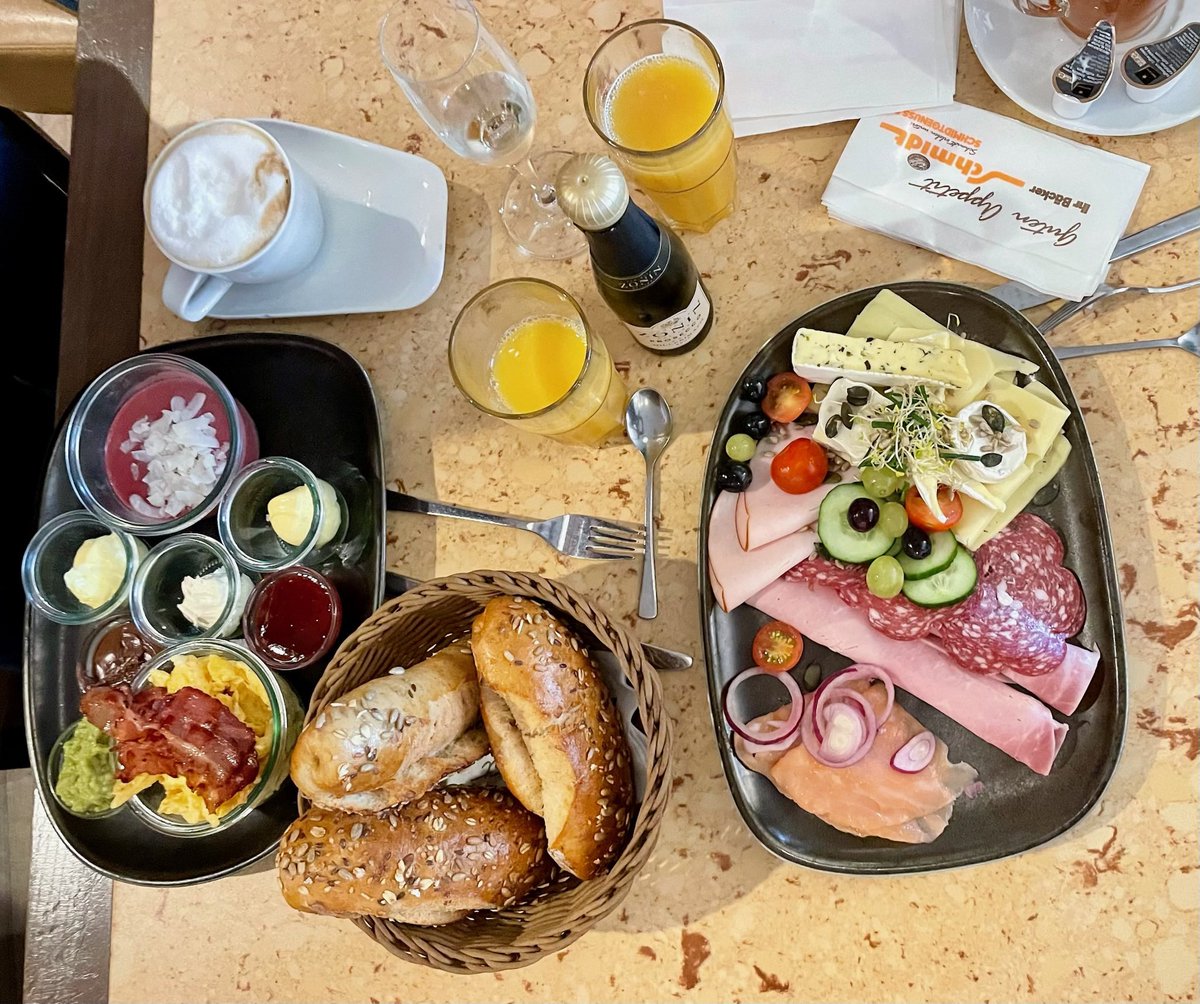 Am Sonntag hatten wir einen tollen Start in den Tag mit einem ausgewogenen Brunch in Schwabach.

Es hat uns allen sehr gefallen und geschmeckt 😋

Danke an die Organisatorin Barbara!

#brunch #tesla #zusammen #elektromobilität #teslamotors #teslamodels #frühstück #schwabach