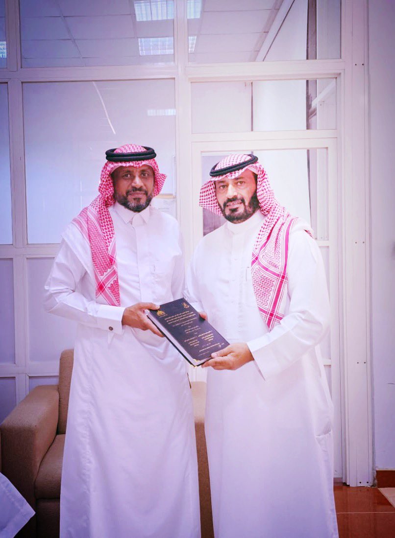 iab1435's tweet photo. سعدتُ بإهداء أخي وصديقي سعادة الدكتور / بلقاسم علي الراشدي وفقه الله نسخة من رسالة الدكتوراه ،
فشكرا له على هذا الإهداء الثمين سائلًا المولى عز وجل أن ينفع بعلمه ويجعل ذلك في موازين حسناته. https://t.co/OdcRw7arOY