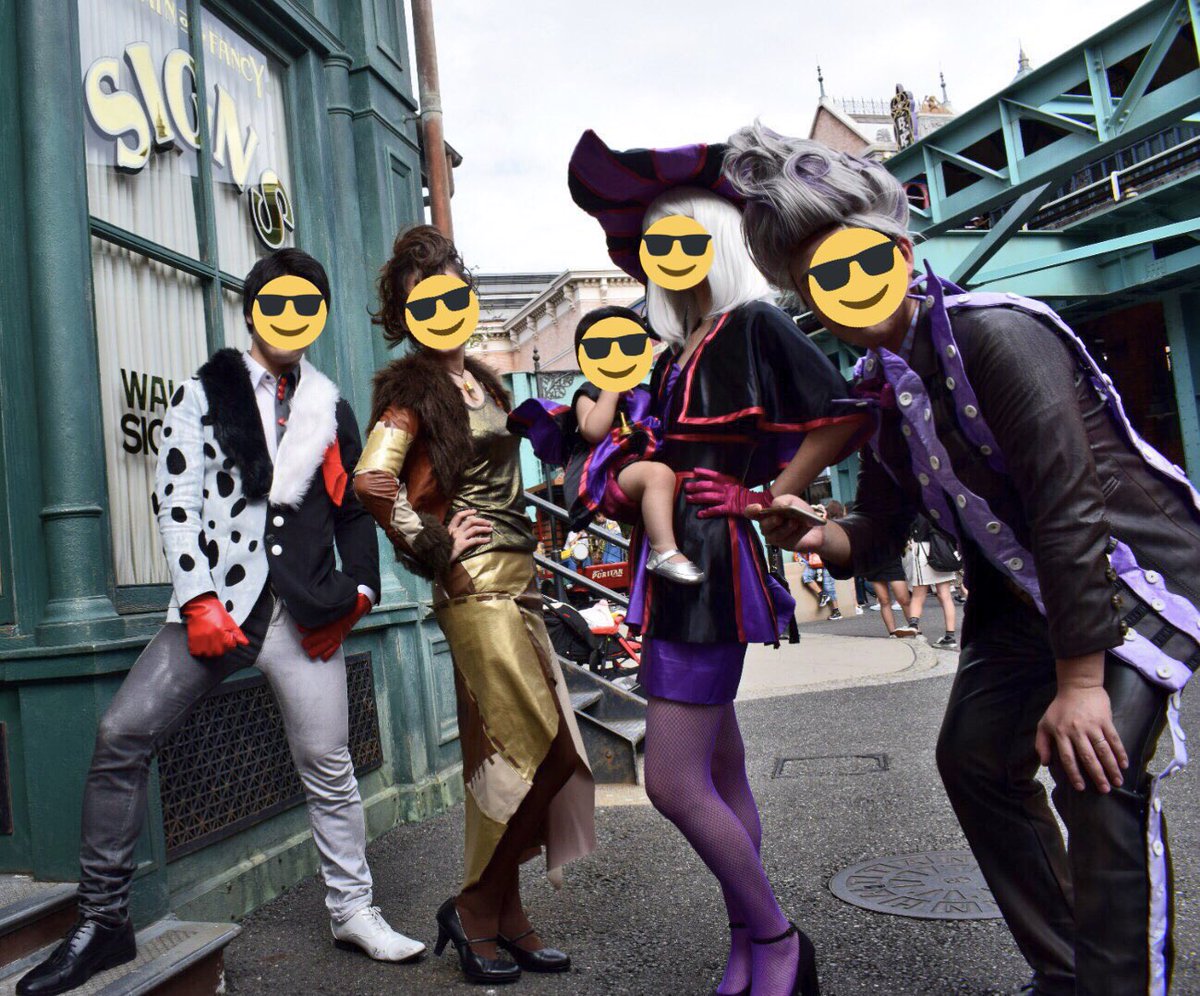 Disney_panda625's tweet photo. 今年も家族仮装楽しめると良いなー！　9月がないのは寂しいけど暑さとの戦いがないのは、実は救われてる…笑
仮装で新エリアも行けると良いけど、どうかなぁ…この時期になると会える方々にご挨拶出来ることを願ってます⭐️ #お気に仮装写真上げて仮装欲を上げてこうキャンペーン https://t.co/7gyymdGbw3