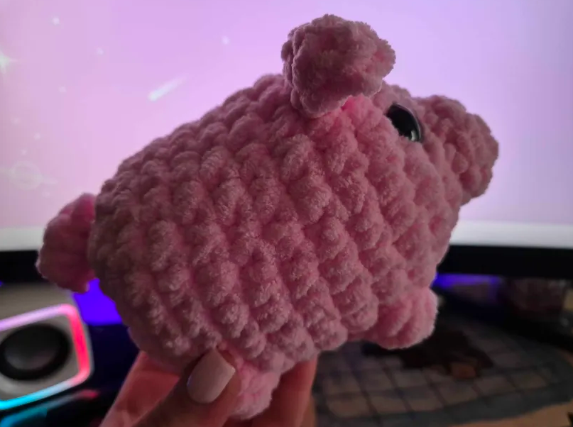 Welcome to your forever home, Porky Piggy. Handmade by our incredible talented <a href="/ColourMeFun/">Roast Beans ➡️ SoTFest 2026 when?</a> ✨ 
#BeMorePirate #SeaOfThieves