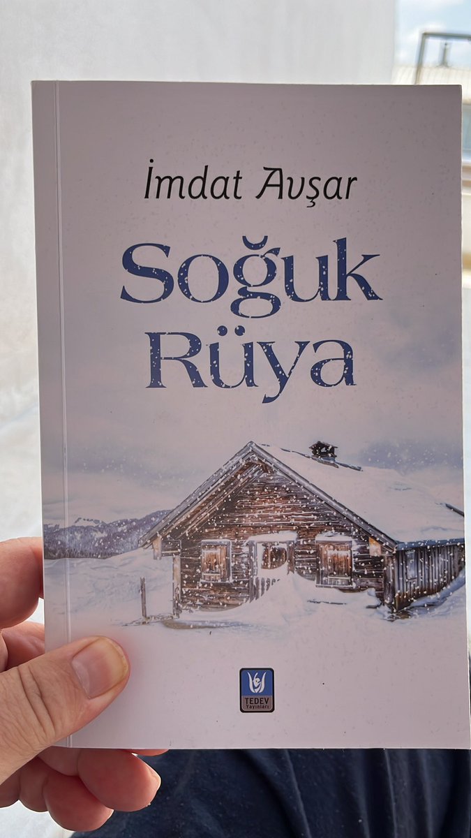 İmdat Avşar lütfetmiş kitaplarını imzalayarak gönderme zahmetinde bulunmuş Bu kitaplardan birini okuyorum: Soğuk Rüya… Kitaba ad olarak seçilen hikâyeyi gözyaşlarıyla okudum. Yatılıda okuyan bir yetim çocuğun hikayesi. 

Şunu söyleyeyim: İlköğretim döneminde yatılı eğitim olmaz.