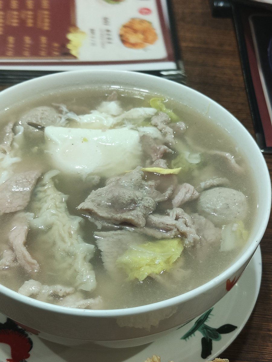 LyenC99's tweet photo. 吃饱饭买一杯无糖奶茶抱着ukulele随地大小唱。 https://t.co/bzbWe2pxR5