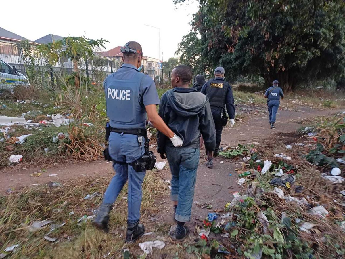 SAPoliceService's tweet photo. #sapsKZN 123 undocumented persons were arrested during an early integrated operation which also saw the recovery of counterfeit US Dollars equivalent to R4.1 million at Point, Durban CBD on Tuesday morning. A total of 117 rounds of ammunition of various calibre of firearms and large amount of liquor were seized. ML
https://t.co/ZuFS5id9Uo