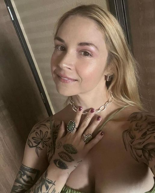 everyday. I am totally addict to you, and you're the only drug that kept me from dying. When I looked into those eyes of yours, I saw the real me, a person that lives for a goal and a purpose.I hope you that you never break my heart or let me down in any way.