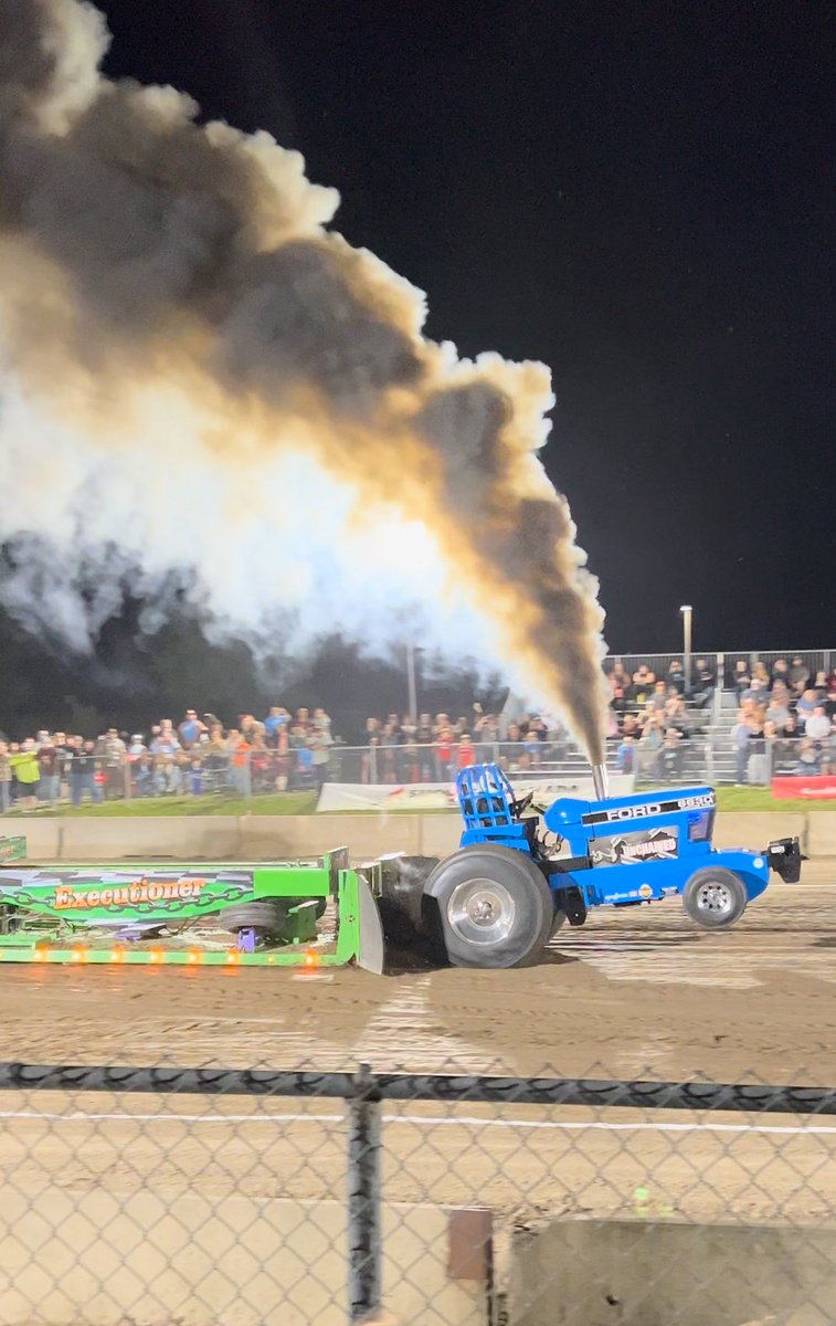 GSpoultry1's tweet image. Great show at the barrie fair last night. Henk with the hook @mattdirka @EssaAgriplex