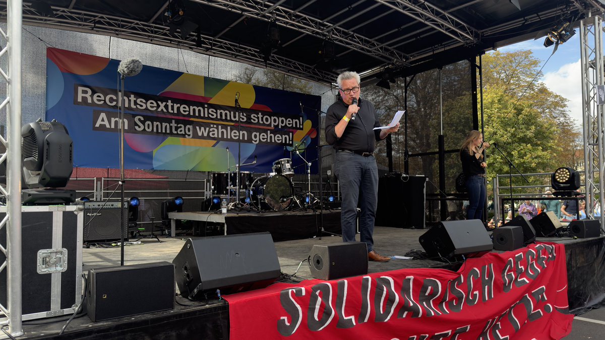 Mehr als 7000 Menschen in #Erfurt, die sich für ein #weltoffenes #Thüringen einsetzen. Herzlichen Dank an dich <a href="/JensChristianW1/">Jens-Christian Wagner</a> für die wie immer klaren Worte!