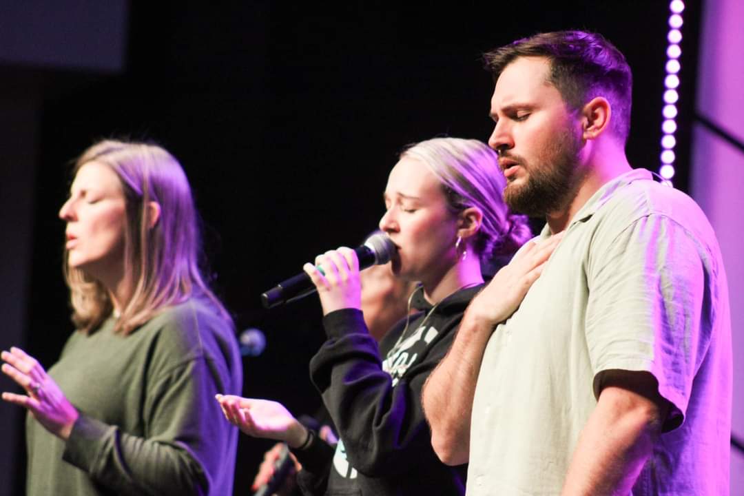 GracePointTN's tweet photo. Today is an exciting day GP family! Join us this glorious Sunday morning for #worship @10am!🙌🏻 Tonight @6pm join us at GP for the #regionalrally with Tim Hill! We can’t wait to see your smiling faces!❤️😁 #SundayService https://t.co/ycgdiZFLQr