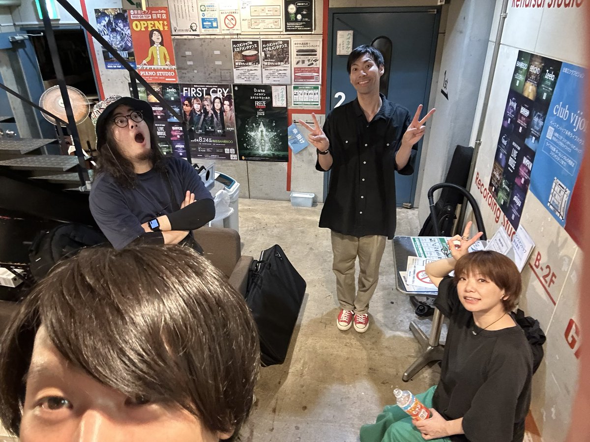 shoki_0117's tweet photo. 昨夜はaslowcottaスタジオー！
9/22(日)神戸PADOMAにて、地下道を往くのイベントに参加します！呼んでくださってありがたやです！久々のライブ頑張ります！
フードもめちゃんこ楽しみです！
メロンソーダとチリドッグ♪そいつがあれば〜生きていける〜と♪ https://t.co/6xl8SQal6n