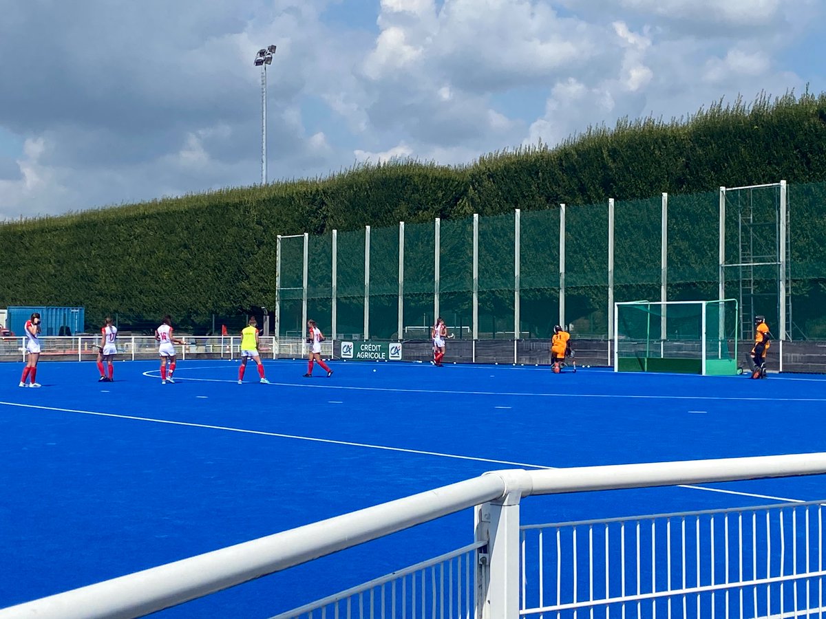 macrcrd's tweet photo. En place pour la finale Pologne 🇵🇱 - France 🇫🇷 #Hockey https://t.co/3erDo4TdOk