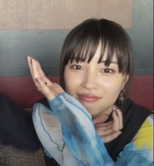 ily98__s2's tweet photo. 海街diaryですずちゃんと出会ってからあっという間に9年✨
自分を持っていて、言葉にして伝えてくれるすずちゃんがいつも憧れでずっと大好きだよ💕9年間ずっと大好きな人はいないしこんなにも自分に影響与えてくれた人はいないなって思う！これからもずっと大好きだよ~♡♡いつもありがとう🌷@Suzu_Mg https://t.co/47FrYbz37z
