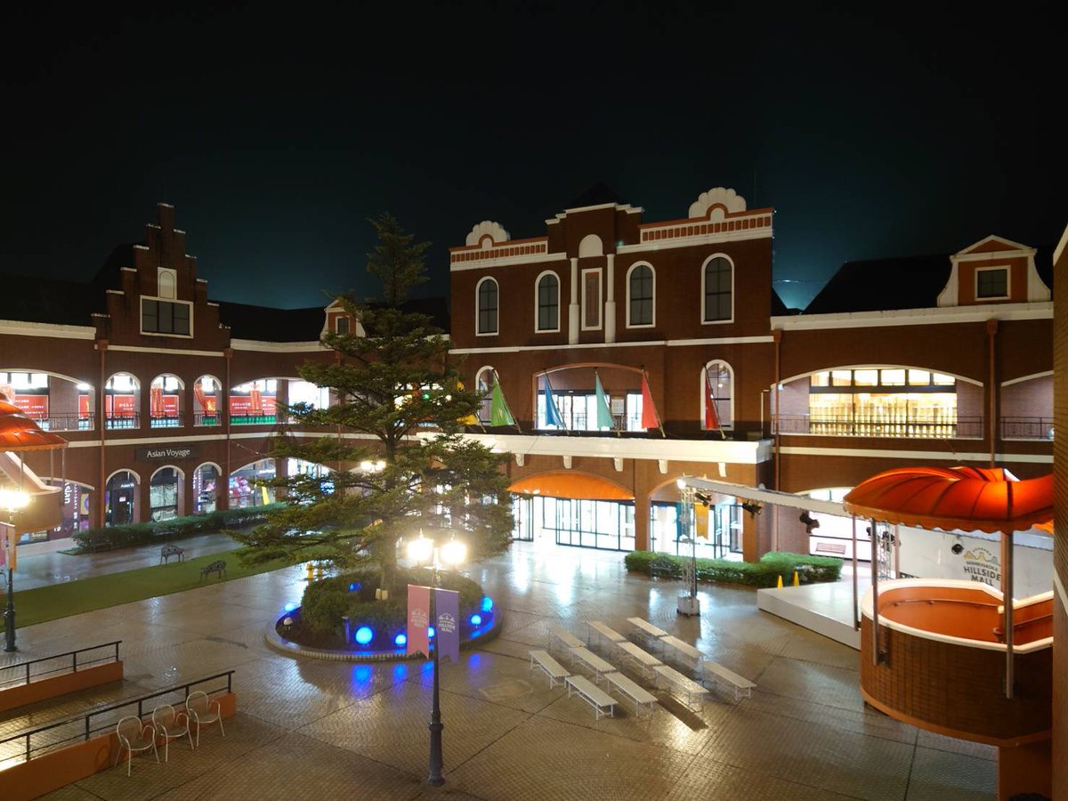 コスプレスinヒルサイドモールイベントお疲れ様でした。

早いもので4周年です。

大きく天候も崩れる事無く、無事終えました。
参加の方々、今回参加しなくても長らくヒルサイドイベントを楽しんでくれている皆様。本当にありがとうございました。

雨に濡れたヒルサイドモールの夜は本当綺麗ですね。