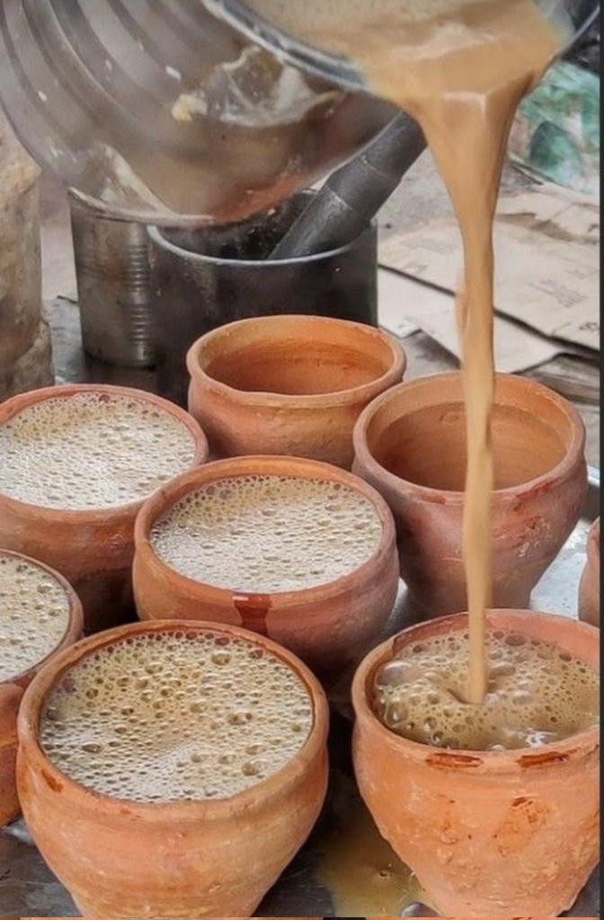 मिलो कभी चाय पर फिर कोई किस्से बुनेंगे,
तुम खामोशी से कहना, हम चुपके से सुनेंगे
#चाय_वाला_इश्क