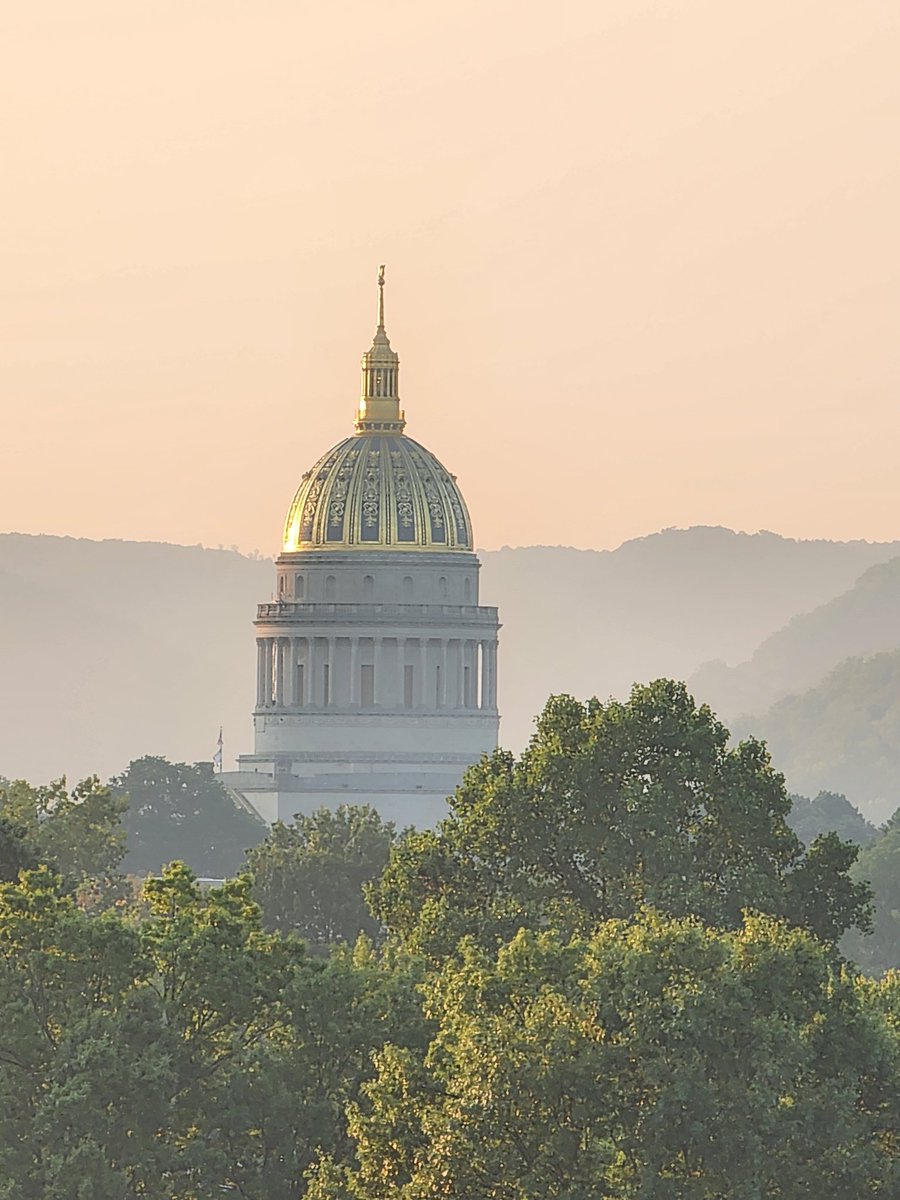 b52fan's tweet photo. Good morning WV 🌻 https://t.co/oNVNwOxTN8