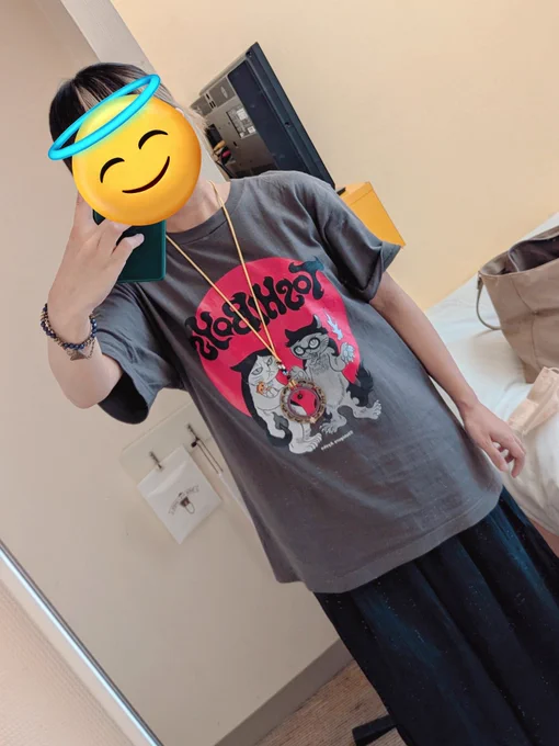 3次元推しのトークライブ楽しすぎた!この激カワTシャツもやっと着れて嬉しい…ステッカーとネコチャン御守りも可愛いです、ありがとう…また来て…はやせさんはお大事にしてください 