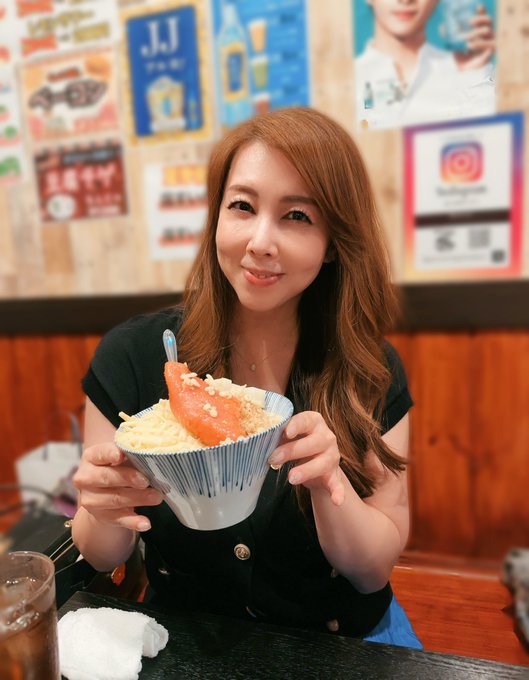 右手の痛み 無くなりました👏 ご心配いただきありがとうございました🤗  もう痛みはないけど 薬って飲み続けた方が良いの？ ロキソニンと胃を保護する薬💊  立派な明太子をもう一度 別のアングルで&hellip;&hellip;(笑) ほら