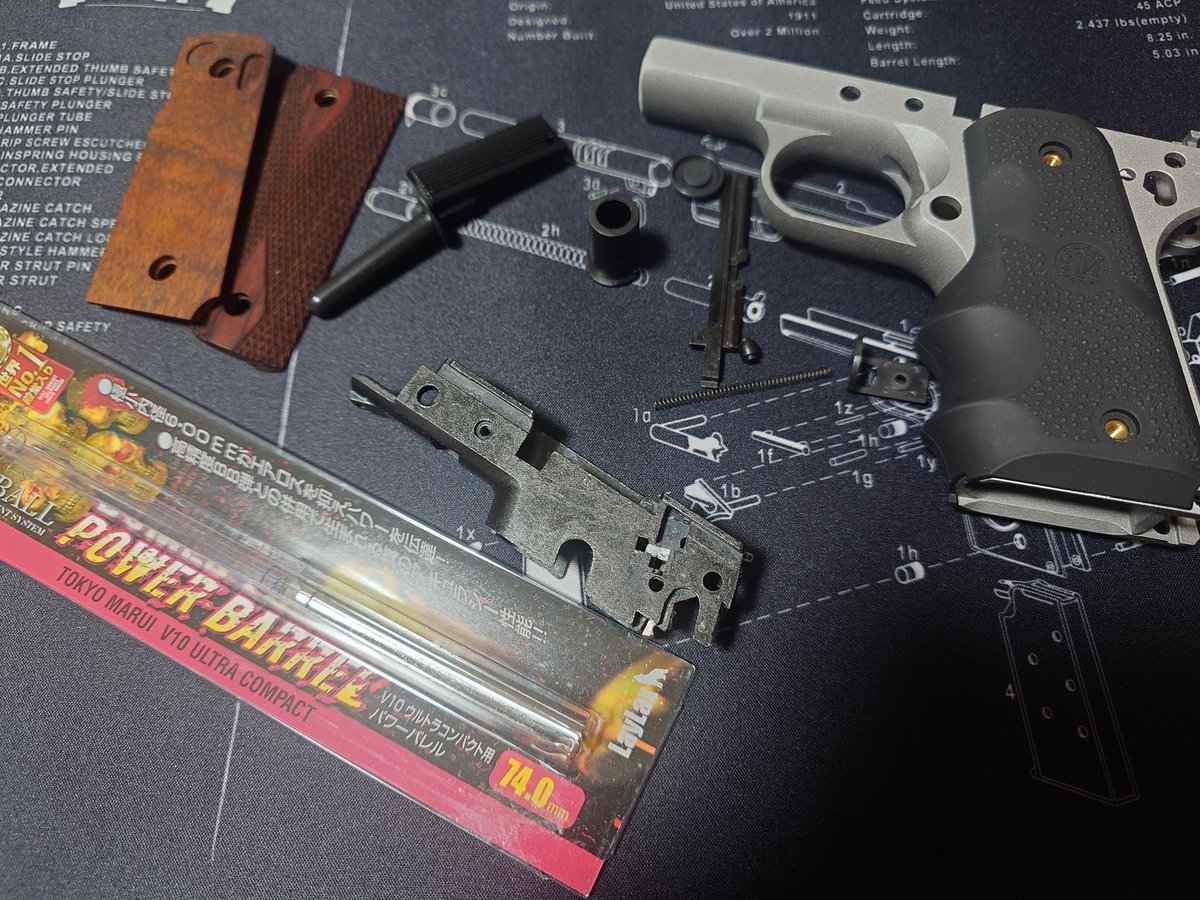y0_0n0's tweet photo. V10のパーツ余ってるから、
足りないパーツ集めてフレームだけでももう1つ作るかな。。。
#エアガン
#ガスブロ
#V10
#45Auto https://t.co/6eDYSEI1EC