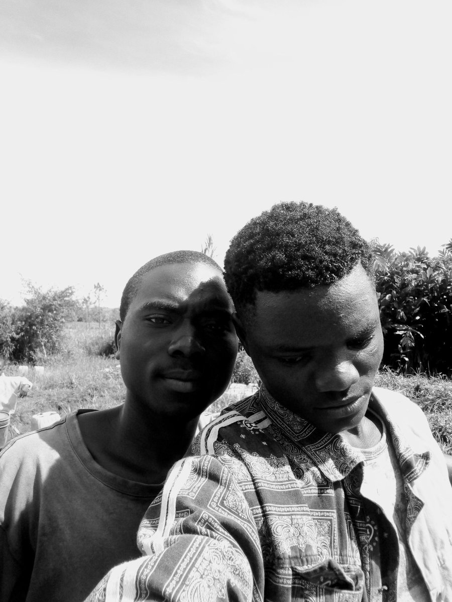 rabison_venance's tweet photo. Chukua muda kufurahi na rafiki https://t.co/0hyW78eZZd
