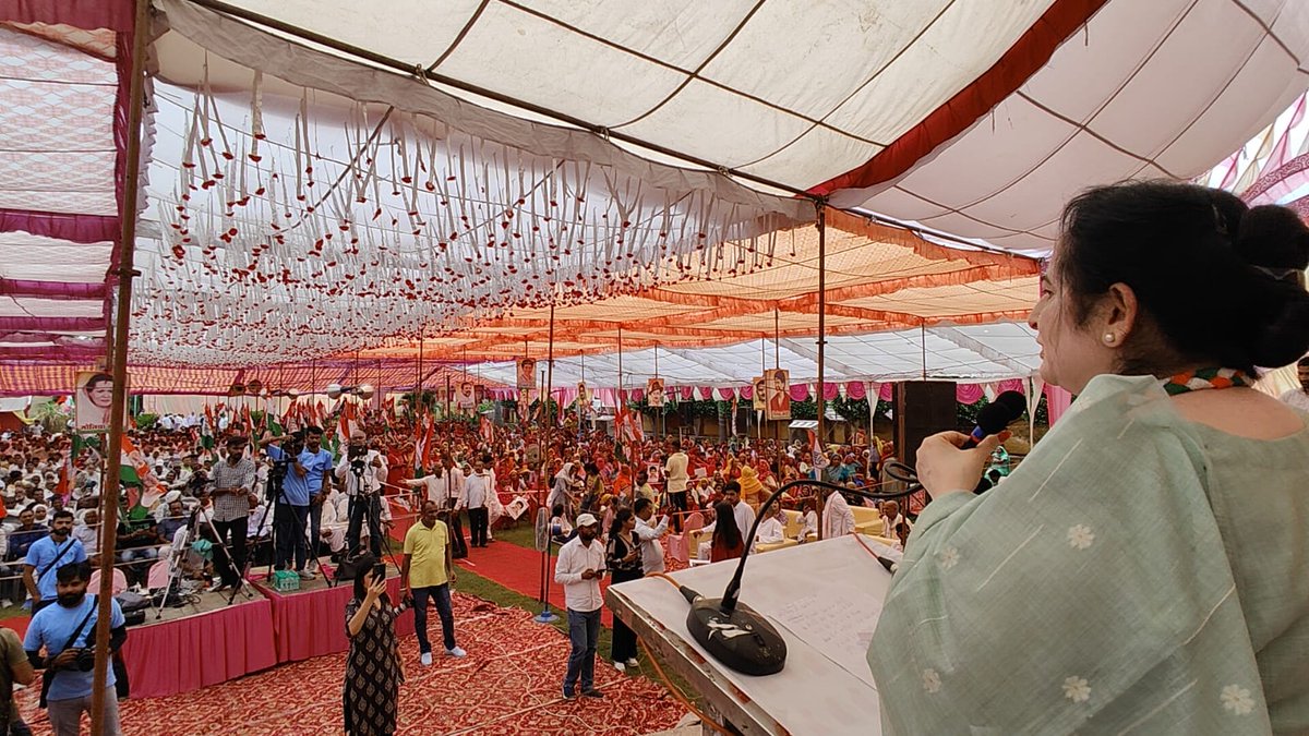 HaryanaPMC's tweet photo. आज #नारनौल हरियाणा में नारी न्याय सम्मेलन के सफल आयोजन के लिए महिला कांग्रेस जिलाध्यक्ष डॉ राज सुनेश यादव जी को शुभकामनाये।
उमड़े जनसैलाब का संदेश साफ है 1 अक्टूबर को हरियाणा की जनता भाजपा को सत्ता से बाहर कर देगी।
#LambaAlka जी
#SudhaHpmc जी https://t.co/5e2kDmmC2A