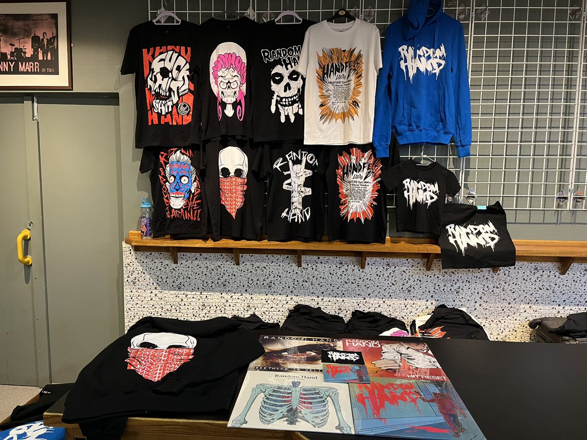 GraceBandPics's tweet photo. All set up for your @RandomHandUK & #HandFest merch needs https://t.co/CcBODzj5oc