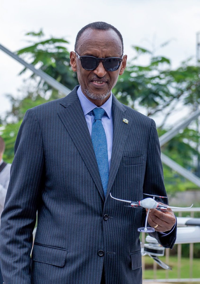 gladiator_1st's tweet image. Global Famous celebrities who have met with H.E Paul KAGAME President of Rwanda. 🇷🇼

A Thread. 🧵