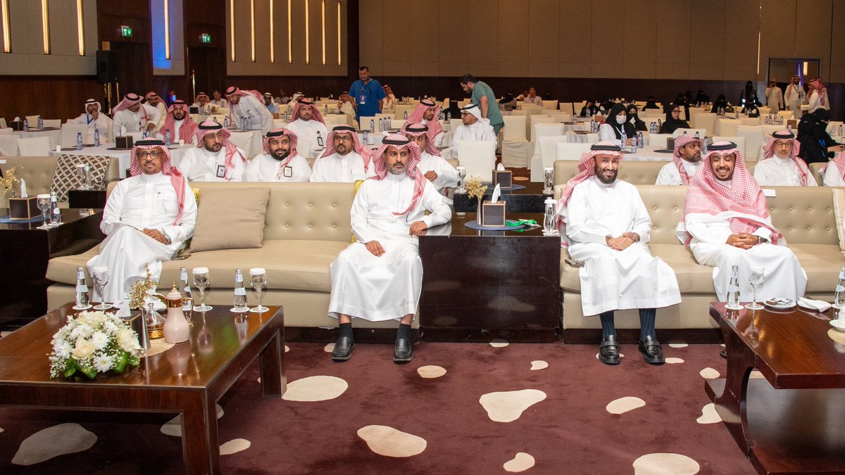 hailhealth's tweet photo. مدير عام #صحة_حائل يشارك في حفل افتتاح مؤتمرحائل الأول لطب كبار السن ٢٠٢٤ ،والذي ينظمه تجمع حائل الصحي، ويأتي ذلك تعزيزاً لمفهوم نمط الحياة الصحي لكبار السن وتحسين جودة الحياة لديهم، تحقيقاً لأهداف برنامج التحول الصحي في رؤيةالسعودية 2030 للوصول بعمر الانسان في المملكةإلى 80 سنة. https://t.co/rd6dl2zP52