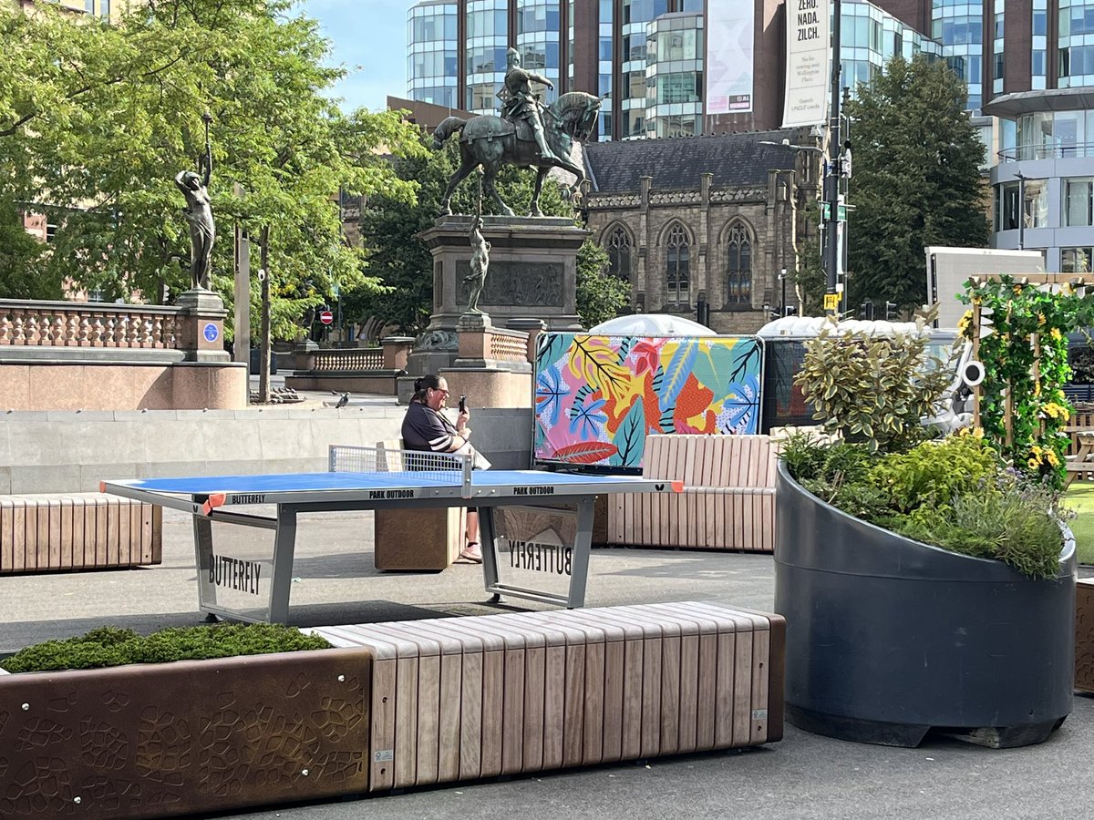 lucythinkssome's tweet image. Leeds City Square this morning