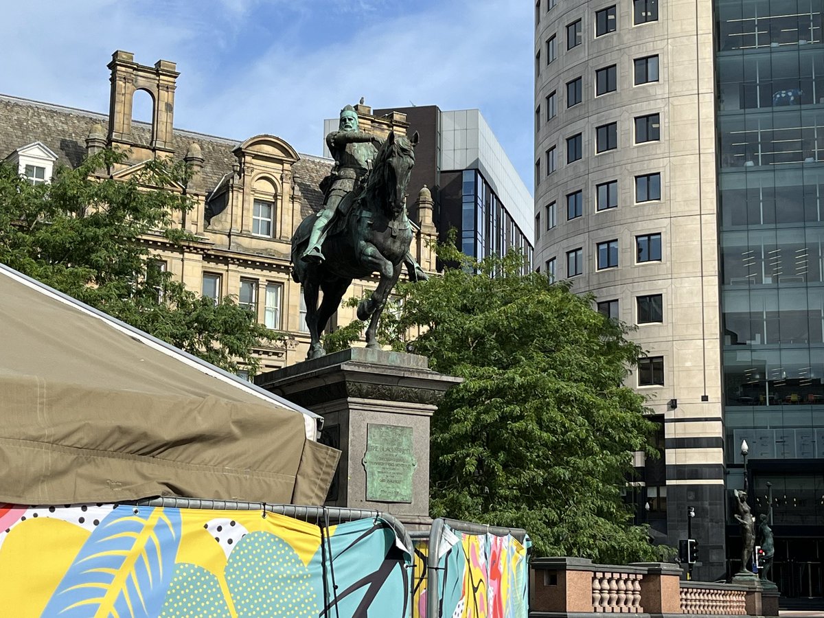 lucythinkssome's tweet image. Leeds City Square this morning