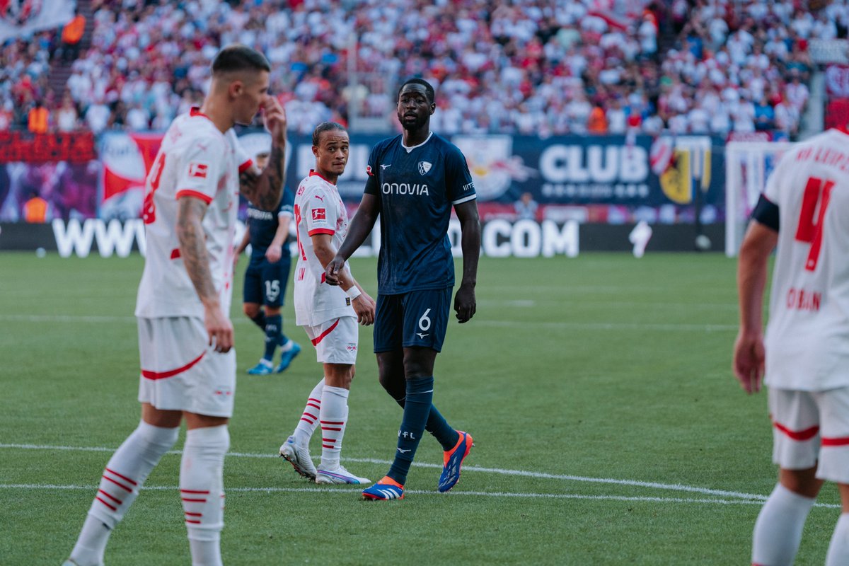 VfLBochum1848eV's tweet image. Eine ganze Reihe an Bundesliga-Debüts gestern bei #RBLBOC. Patrick #Drewes, Ibrahima #Sissoko und Jakov #Medic standen in der blau-weißen Startelf.
