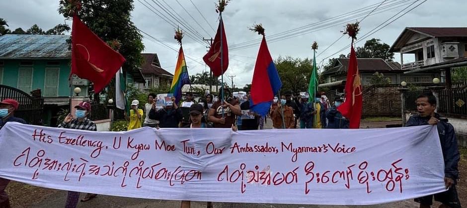 KYITHAR95368969's tweet photo. Democracy Movement Strike Committee-Dawei (DDMSC), Student Union, LGBT Community &amp; youths from #LaungLone Twp, #Dawei , marched and protested to eliminate the #MilitaryDictatorship on Aug25.

#AgainstConscriptionLaw
#2024Aug25Coup  
#WhatsHappeningInMyanmar https://t.co/PJ0XqLQNt6