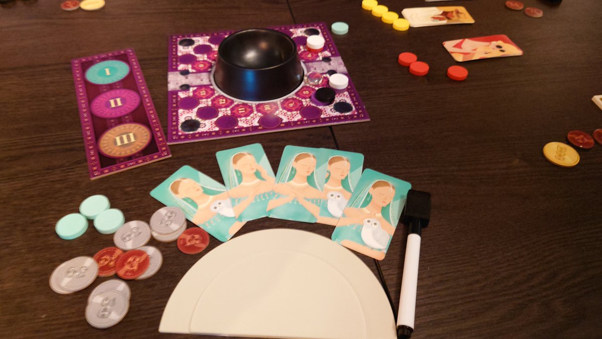 mai_tardyon's tweet photo. 久しぶりのボドゲ
初ポーカー
楽しかった

だが思い切りとか駆け引きの胆力とかが足りない https://t.co/CNzUPhJmwz