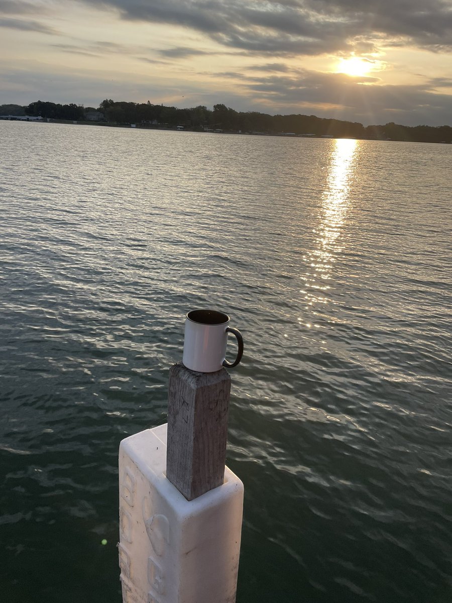 thatreynoldsboy's tweet photo. Good morning. #Minnewashta #dockcoffee https://t.co/qW2iC39LTh