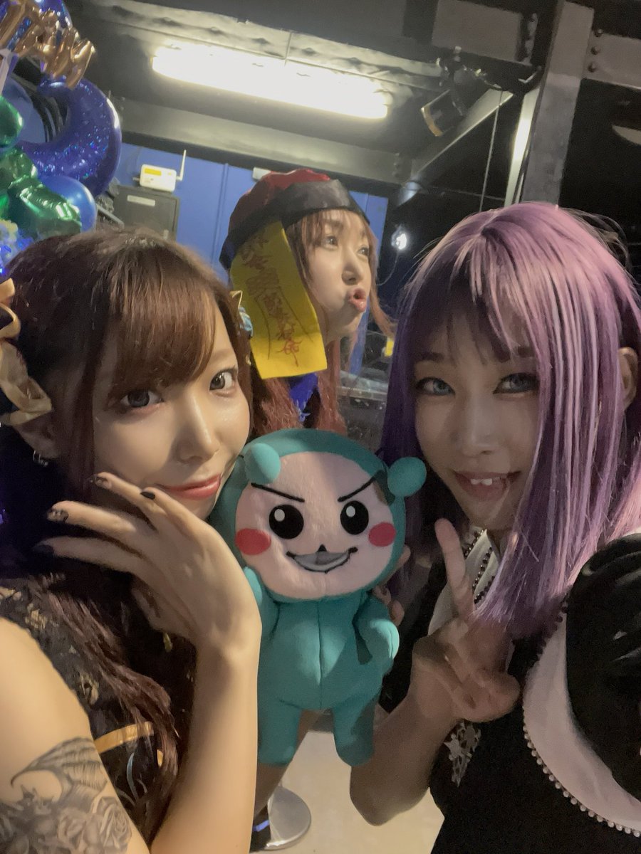 meny_vocal's tweet photo. 夏海さん生誕祭の写真たち📷
MiRi さん、夏海さん、MiRAさん、みさこさん、きらりさんと🫶💕 https://t.co/LAUQrXS4ER