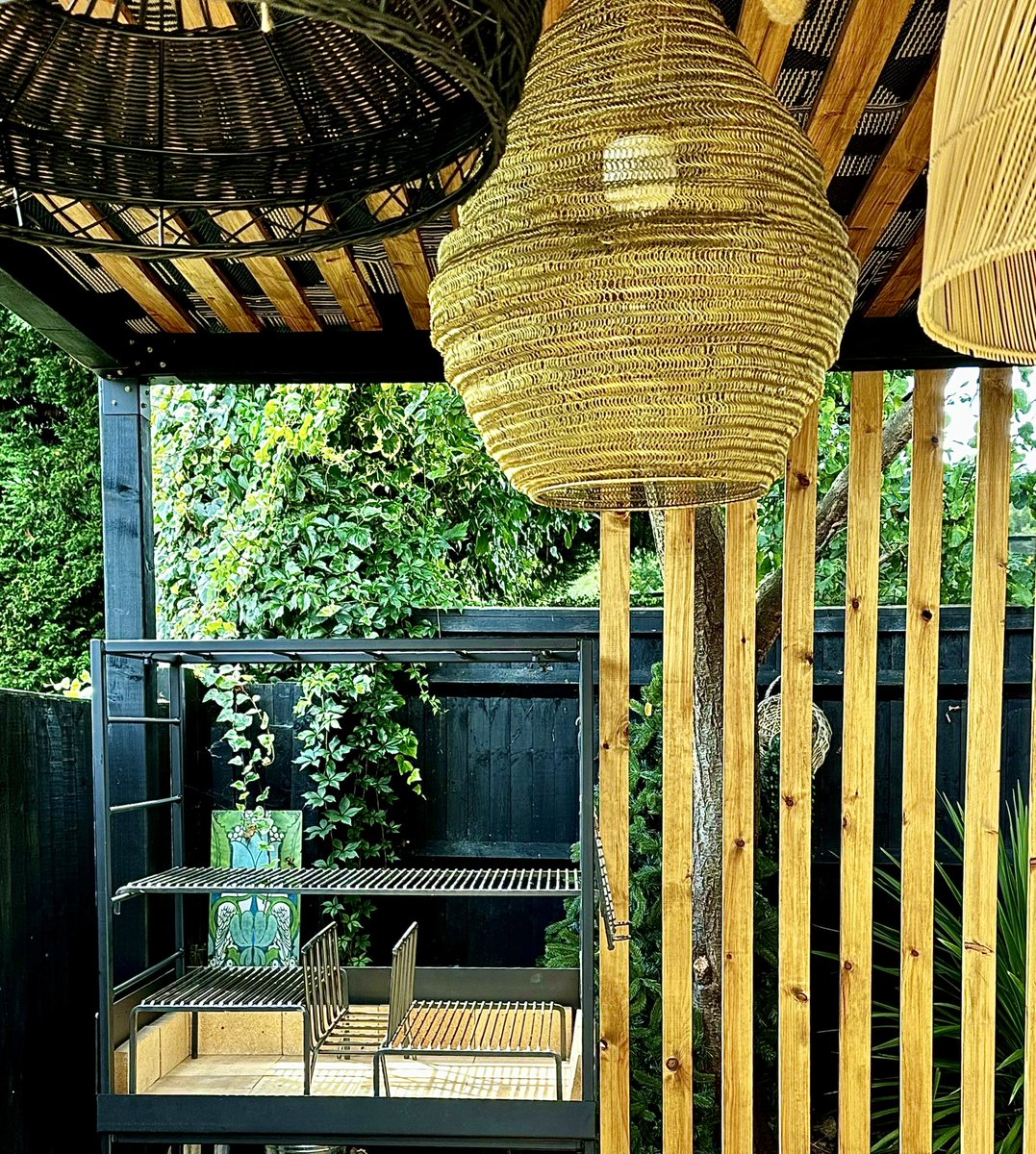 gregemmerson_'s tweet image. Portico built and ready for some 🔥🔥🔥🔥 

#firecage #bbq #foodoverfire