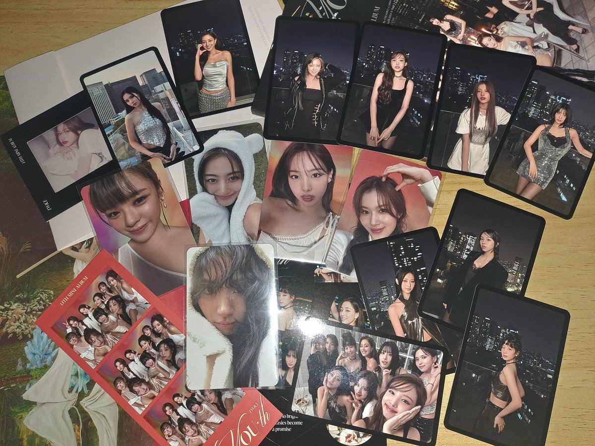 zzennspl's tweet photo. hal terbodoh yang pernah gua lakukan adalah..
beli album dari bulan April baru diunbox di bulan Agustus, sehectic itu kah hidup gua!? sampe unbox album aja ga sempet wkwk https://t.co/Tr7b9zlPjv