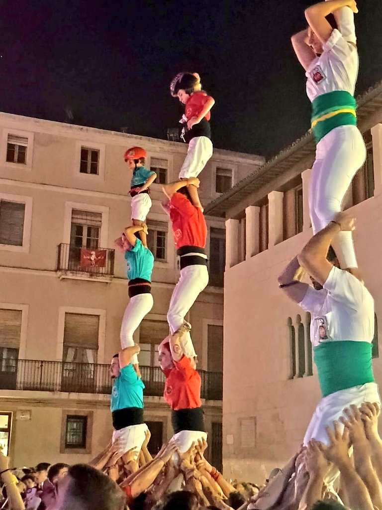 Com es tradició els Xicots i les Xicotes hem participat a la 29ª penjada d'estelades que organitza <a href="/FMPopularVila/">La Barraca</a> 💥

📷 <a href="/delriu_jane/">Jordina Jané Delriu</a> i <a href="/davidfdezsays/">David Fernàndez</a> gràcies 😘