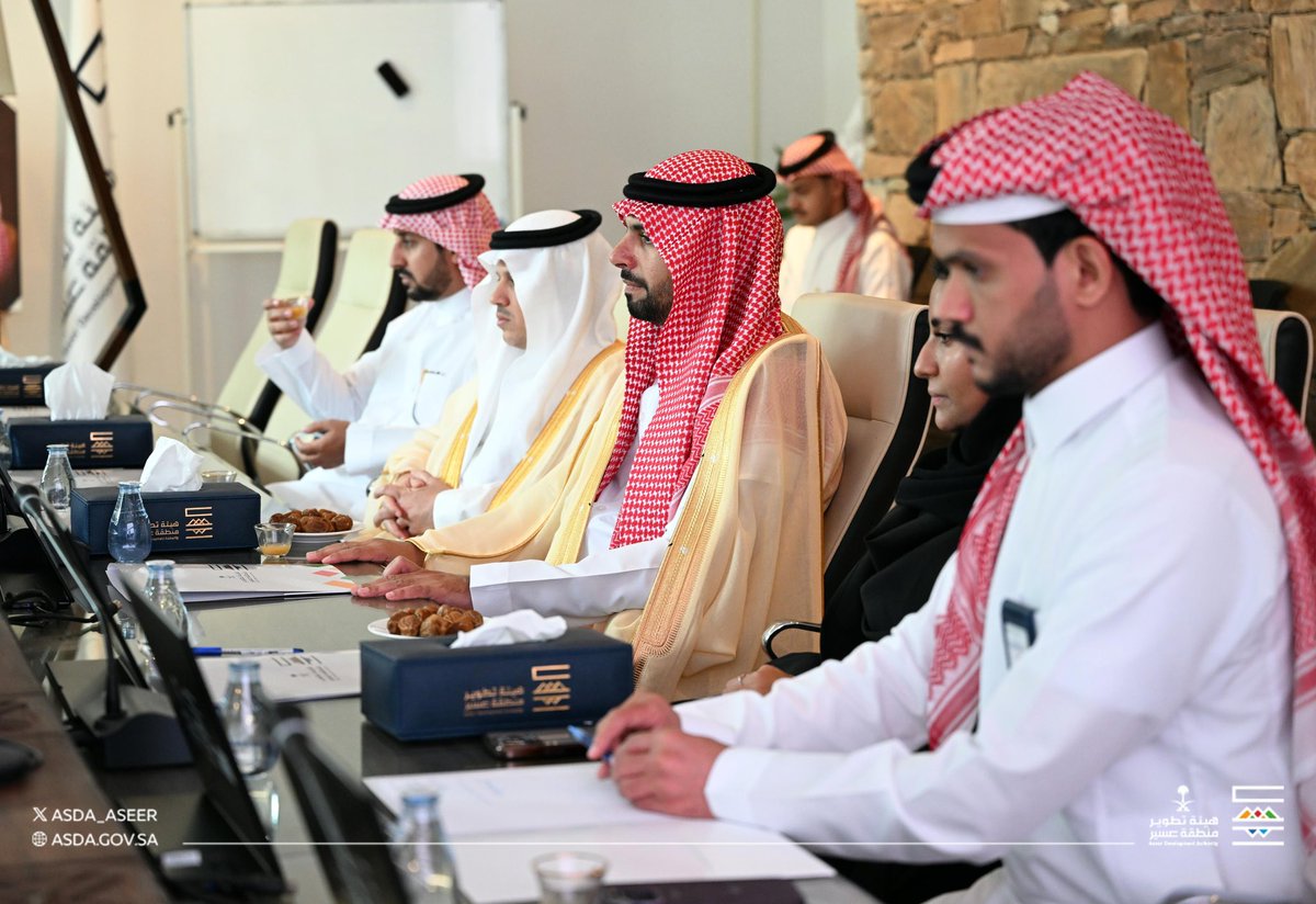asda_aseer's tweet photo. بالتزامن مع حدث "يوم السعودية الرقمية بعسير"

 زار معالي محافظ هيئة الحكومة الرقمية م.أحمد الصويان مقر #هيئة_تطوير_عسير، حيث كان في استقباله الرئيس التنفيذي المكلف م. هاشم الدباغ، واطلع معاليه على استراتيجية التحول الرقمي لهيئة تطوير عسير وأبرز منجزاتها وبحث سبل التعاون بين الجهتين.