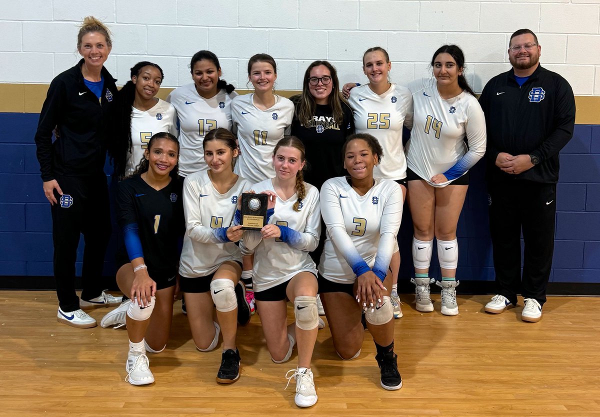 DSAsienna_high's tweet photo. The Varsity Girls Volleyball went 5-1 this weekend at the BCS/ACS Tournament and came home with consolation trophy.

#DSASienna #StingEmRays https://t.co/cyKGQGOuUp